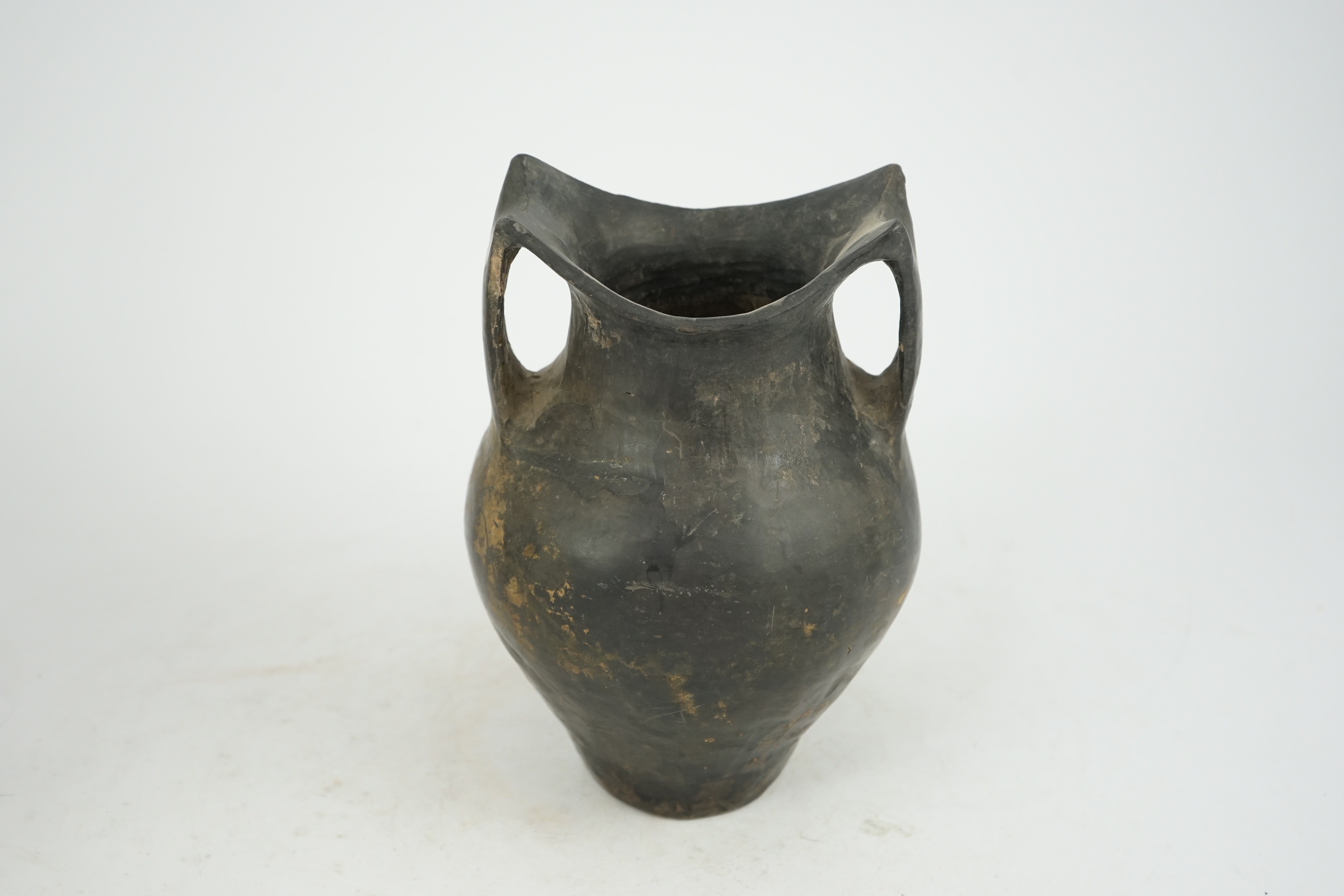 A rare Chinese Neolithic Siwa Culture burnished black pottery jar (c.1350 BC)